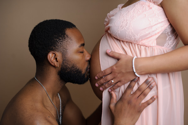 Séance photos de grossesse au studio