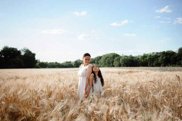 Photos famille dans les champs de blé